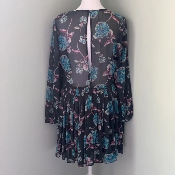 Kimchi Blue Hydrangea long Sleeve dress - Picture 4 of 5